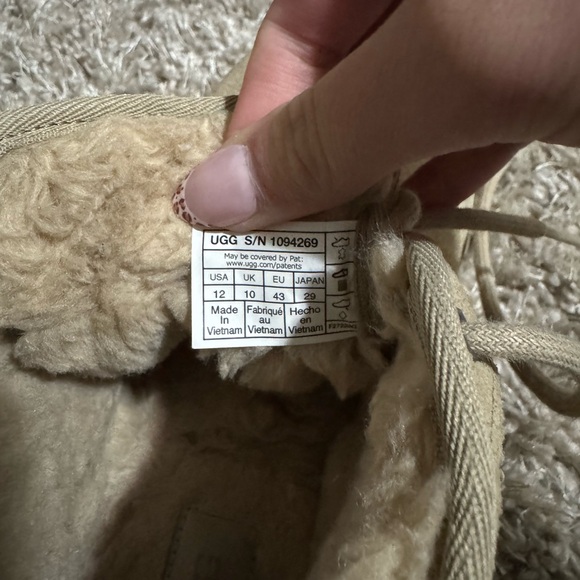 UGG Women’s Neumel Boots - Picture 4 of 4